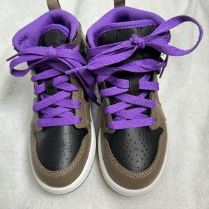 Air Jordan’s mid palomino